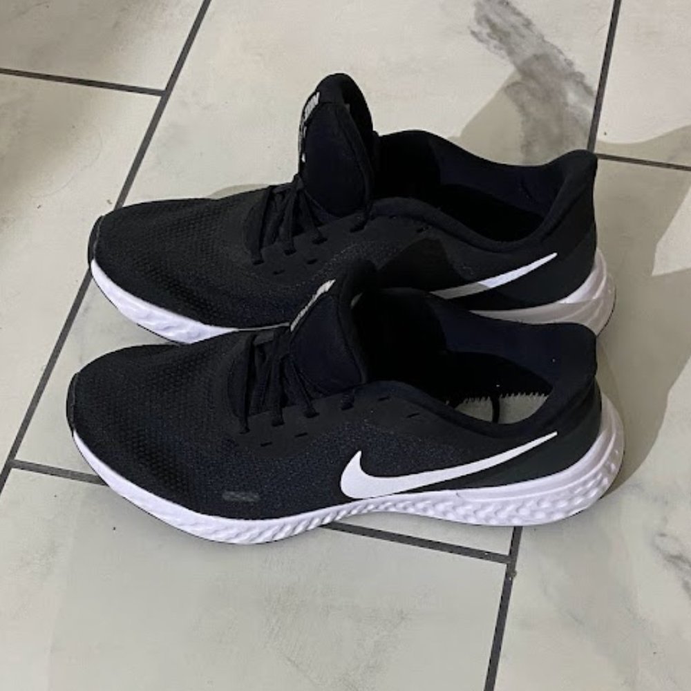 Nike revolution 5
